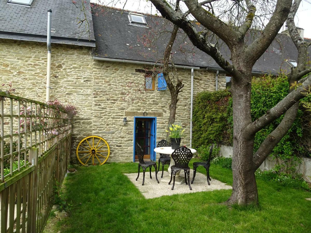 La Porcherie Hellean Exterior photo