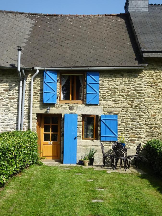 La Porcherie Hellean Exterior photo