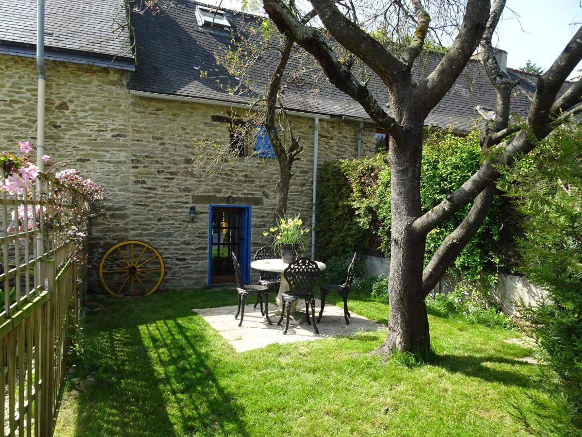 La Porcherie Hellean Exterior photo
